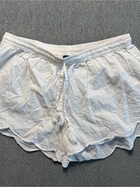 Madison Mathews 
White Scallop-Hem Tassel Drawstring cotton Shorts